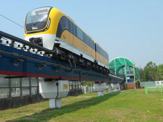 한국기계연구원 내 구축된 시험 선로를 운행하는 자기부상열차 모습. 기계연 제공
